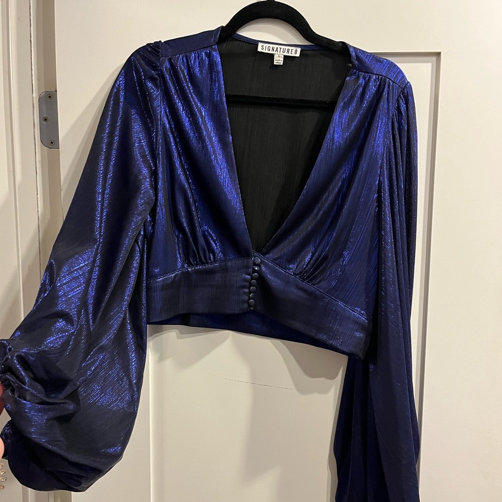 Long sleeve crop top, shimmer blue